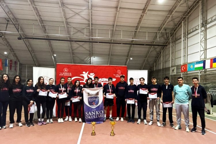 Sanko okullari’nin tenis başarisi Sanko okullari’nin tenis başarisi