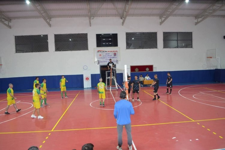 Cezaevi Personellerinin Voleybol Finalinde Dostluk Kazandı Cezaevi Personellerinin Voleybol Finalinde Dostluk Kazandı