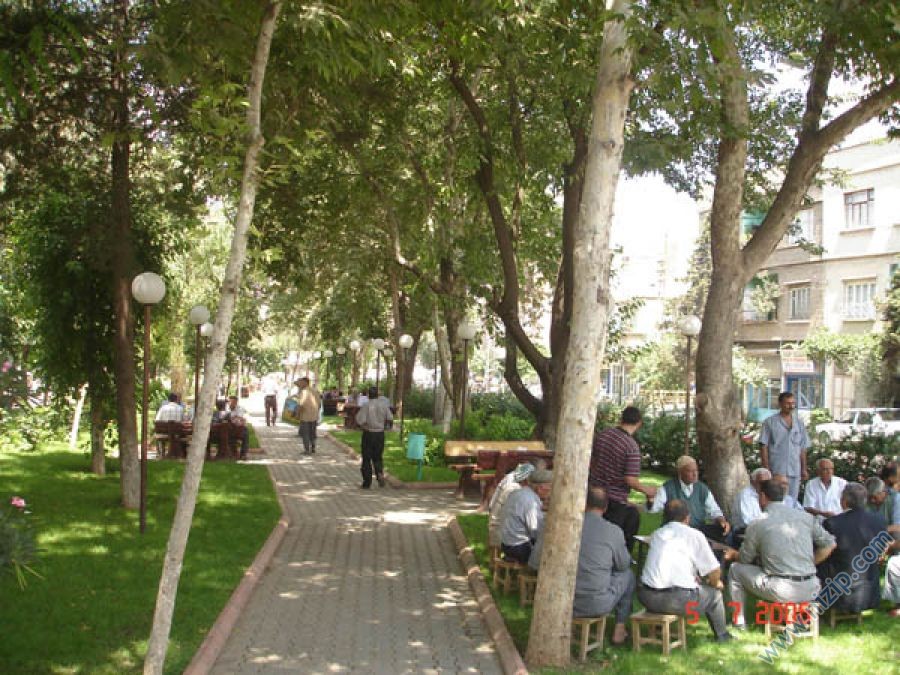 Marufoğlu parkı yaşlıların dinlenme mekanı haline geldi