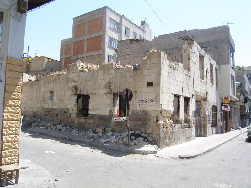 Yıkılmış Harebe olmuş Tarihi Evlerimiz