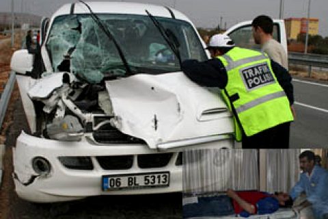 Otobanda tıra arkadan çarptı