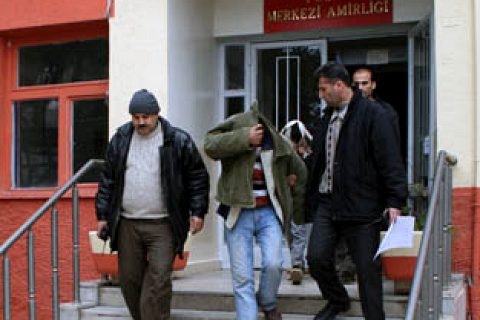 Halasının altınlarını çaldı yakalandı