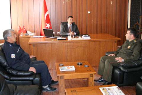 Okay'dan Kolluk Kuvvetlerine Takdir belgesi