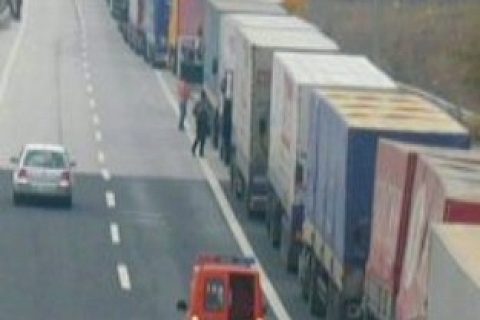 Suriye nakliyatçılar için çile kapısı oldu