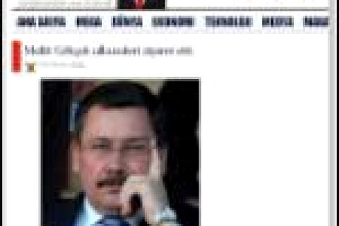 Melih Gökçek bütün beyanlarını eli şakağında yapar ..