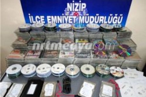 Nizip'te 1.600 Adet Korsan Cd Ele Geçirildi