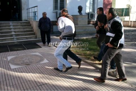 Polis Çalınan Traktörü Bularak Sahibine Teslim Etti