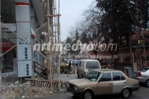 İnşaat Çalışmaları Trafiği Aksatıyor