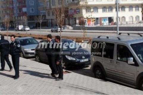 Park Halindeki 7 Otomobilin Lastiklerini Kestiler