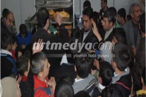 Francala Fabrikası Açılışında Ücretsiz Ekmek Dağıtıldı