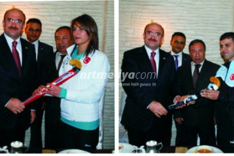 Çim Hokeyi Takımına "Moral Yemeği"