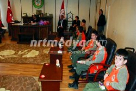 Başkan Yardımcısı Uygur, Öğrencileri Ağırladı