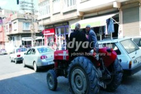 Lise Caddesi'ne Trafik Lambası