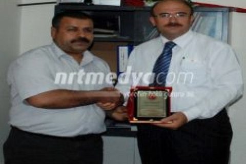 Sarı'ya, Hizmetlerinden Dolayı Plaket Verildi