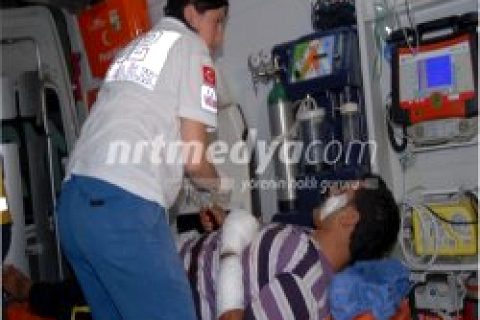 At Arabası ile Motosiklet Çarpıştı; 2 Yaralı