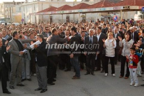 Eğitimcilere Fiili Saldırılar Protesto Edildi