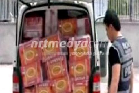 Nizip\'te Kaçak Çay ve Sigara Ele Geçirildi
