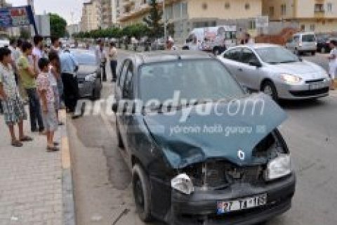 Nizip\'te Otomobiller Çarpıştı: 3 Yaralı