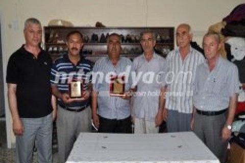 Sevgi Mağazasına katkı sağlayanlara plaket