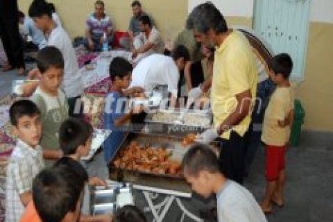 Video:   KURAN KURSU ÖĞRENCİLERİNE İFTAR YEMEĞİ VERİLDİ