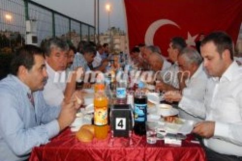 Nizip Ülkü Ocakları'ndan İftar Yemeği