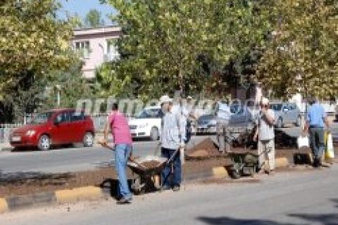 Nizip belediyesi\'nden çimlendirme çalışması