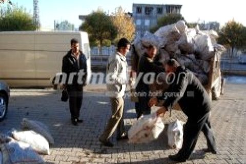 Nizip'te kalan Suriyelilere Yardım