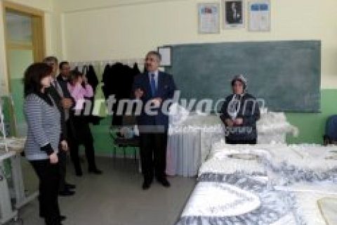Nizip'te "Ev Mefruşatı Nakış Sergisi"