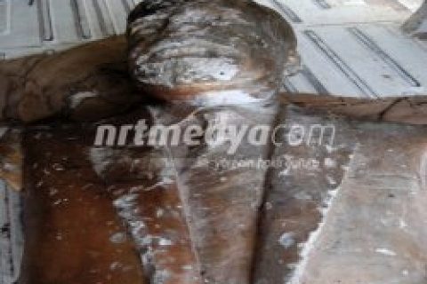 Esad'ın Sahte Heykeliyle Yakalandılar