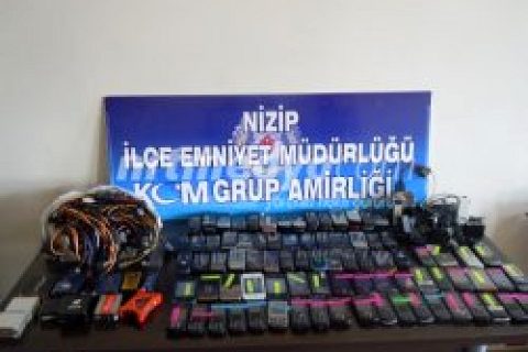 Video:   NİZİP'TE KAÇAK CEP TELEFONU OPERASYONU