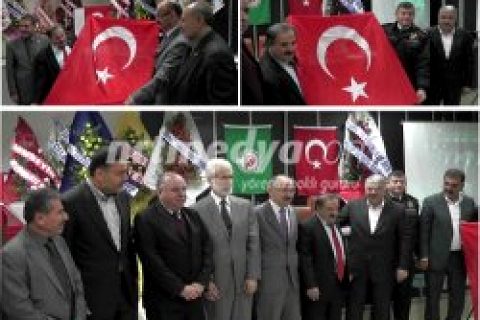 Ökkeş Titiz'den Türk Bayrağı