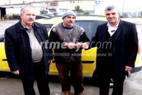 Bankamatikte Unutulan Parayı Sahibine Teslim Etti !