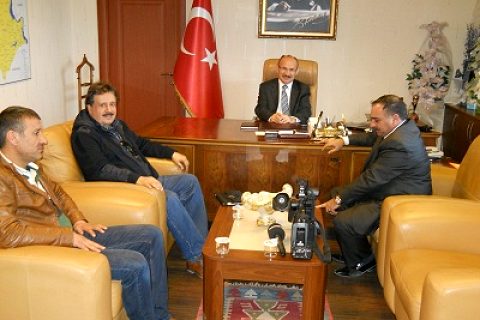 Sinema ve ses sanatçısı Gökhan Güney, Kaymakam Yaşar KARADENİZ’i ziyaret etti.
