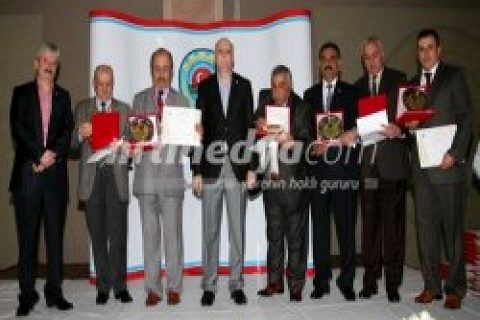 Sıddık Durmaz'a Plaket