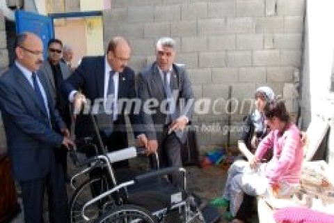 Nizip'teki Engelli Vatandaşa Tekerlekli Sandalye