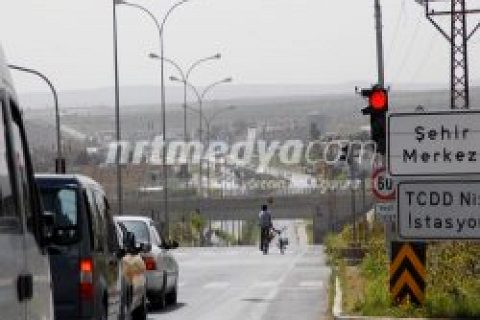 E90'da Bisikletle Ekmek Taşıyan Genç Tehlikeye yol açıyor