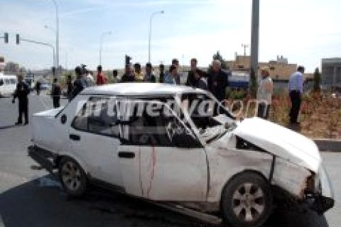 Nizip'te minibüs ile otomobil çarpıştı: 6 yaralı