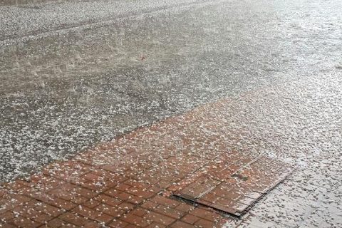Nizipde siddetli dolu