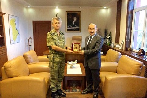 Adana Jandarma Bölge Komutanı  Tuğgeneral Hamza CELEPOĞLU, Kaymakam Yaşar KARADENİZ’i