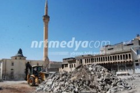 çarşı camii meydan düzenleme çalışması başladı