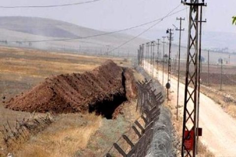 Karkamış'ta sınır hattına hendek kazılıyor