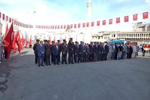 19 Eylül Gaziler Günü Cumhuriyet Meydanında düzenlenen törenle kutlandı.