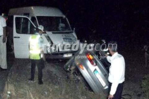 Nizip\'te Minibüs Otomobile Çarptı: 7 Yaralı