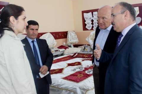 İsviçre Heyeti Nizip'te Sığınmacı Kamplarını Ziyaret ...