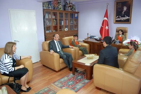 Öğrenciler Makam Koltuklarında