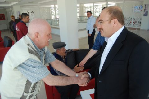 AK Parti Gaziantep Milletvekili Sarı'dan huzurevine ziyaret