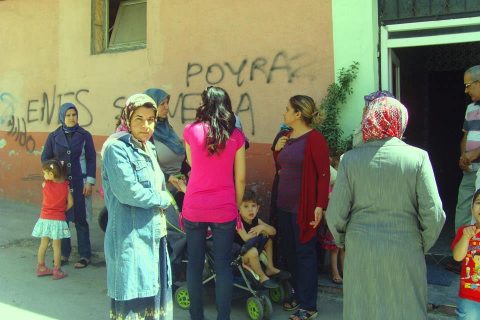 5000 çoçuga giysi-ayakkabı-oyuncak dağıtımı