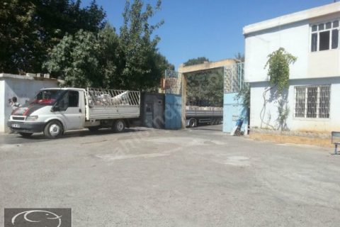 Nizip te ihtiyaçtan acil satılık yol üzeri köşe başı fabrika