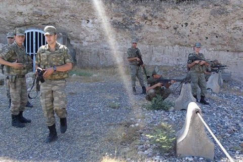 Karkamış'da Eller Tetikde