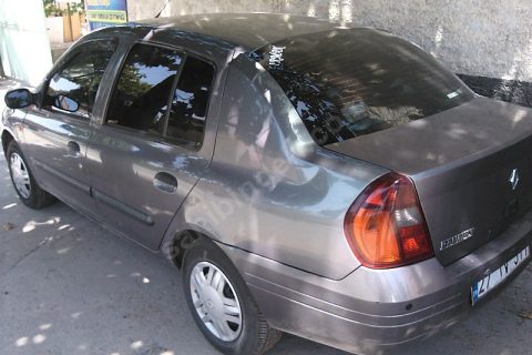 Temiz aile arabası clio 1.4 rna klimalı